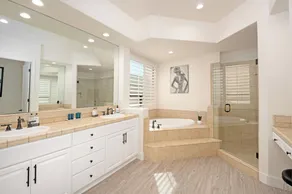 Luxury Resort Style Living w Pool & Jacuzzi - Image 4