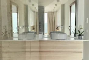 Villa with private swimming pool - Image 5