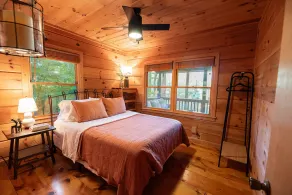 Secluded 4WD Getaway with Mountain Views and Hot Tub - Image 4