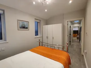 Entire Place | Own Entrance | Kitchen | Garden | WiFi | Walk to Tube | Parking - Image 4