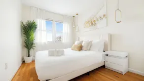 Luxury NYC Home with Free Parking for 12 - Image 5