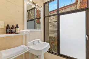 Fabulous 2BR close to the heart of East Fremantle - walk to the river - Image 4