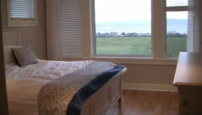 Waterfront Luxurious Beach Home with Shared Pool - Image 5