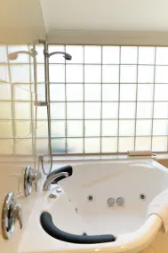 Bishops Garden Spa Suite - Image 2