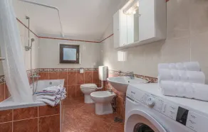 Three-Bedroom Apartment Katalin II in Musalež - Image 2