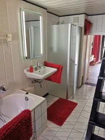 Casa vacanze ristrutturata con cura e completamente attrezzata con camino per uso singolo - Image 4