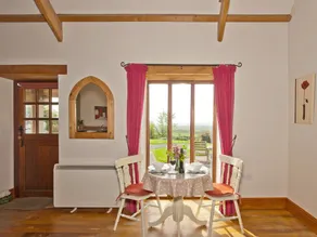 1 bedroom accommodation in Okehampton - Image 5