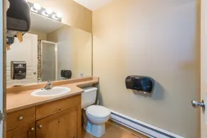 Beautiful Desirable Top Floor Updated Ski In/out Condo  - Image 5