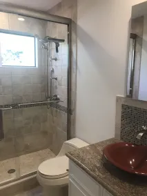 Maison familiale privée de 4 chambres avec piscine et tennis sur 1 acre, à 12 minutes de la plage Rogers - Image 5