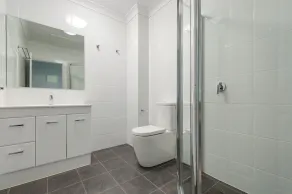 AS NEW SPARKLING 3 BEDROOM TOWNHOUSES ON THE GOLF COURSE - Image 3