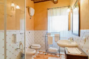 Independent Apartment in Farmhouse with private garden and pool- Cortona - Image 2