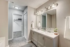 Lavish HUGE Noblesville and Carmel adjacent family home - Image 5