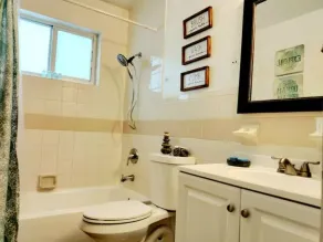 Adorable 2bd/1ba Apartment in Wynwood - Free Parking Included! - Image 2