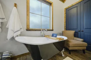 Cabin Retreat with Hot Tub/Fire Pit/Perfect Outdoor Space/Lake 2 Minutes away! - Image 5