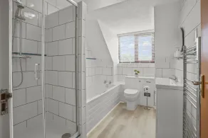 House - Sleeps 6 & Free Parking Pets - Image 4