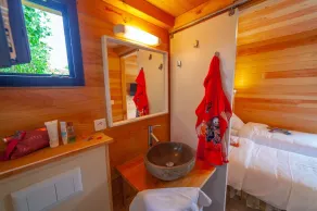 Ecolochic chalet with 2 bedrooms + 2 bathrooms with 8 sleepings - Image 5