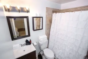 Central DC Metro Area Location, 3 bdrm 3.5 Bath home w/ KING bed, Deck, Parking - Image 2