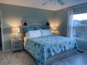 FULL BEACH HOUSE - 3 KINGS 3 BATHS- 3-5 Min WALK to beach - SLEEPS 10 - Image 5