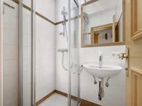 Spacious apartment with a balcony - Image 2