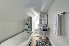Historic District 1BR on 3rd Floor near Cleveland Clinic ~ Quiet & Safe - Image 2