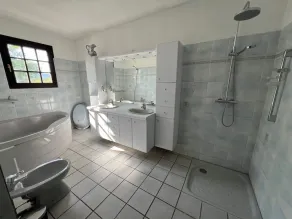 stort hus med have og pool - Image 2