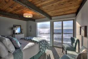 Oceanfront Beach House m / Private Hot Tub på Luna Shores - Image 4