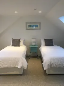 Luxury Beach House in The Witterings with Hot Tub - Image 4
