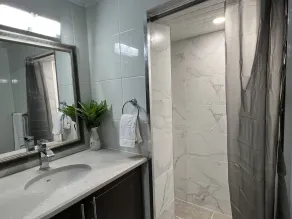 Comfortable, Private Bachelor Studio - Image 3