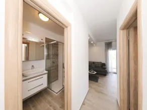 Modern apartment for 2–4 people with a view of the garden and access to the pool - Image 3
