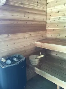 Cottage with hot tub and sauna - Image 5