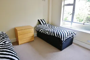 Beautiful 2 Bedroom Private Apartment - Image 4