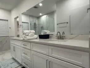 Luxury 3BR for Families Nurses and Group - Image 4