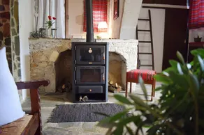 Anna's Unique Stone House with Pergola & Garden - Image 2