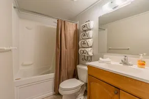 Lower Level Historic Gold Coast \"Q\" house - Image 2