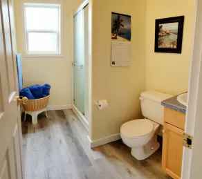 4 Bedroom Home in the Shuswap,  Close to Canoe Beach! - Image 3