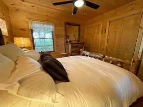 Red Door Cabin - couples delight! - Image 5