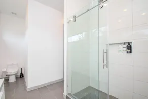 Modern 6 Bedroom Smarthome Near Downtown Sleeps 20 - Image 3