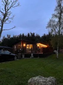 Familienfreundliche schöne Lodge mit Whirlpool | Haustiere erlaubt - Image 5