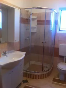 Amazing 2 Bedroom Apartment  5 minutes walk to beach! - Image 3
