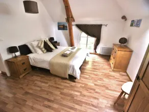 Charming Cottage with Private Garden, Family Friendly, Near Historical Sites - Image 3