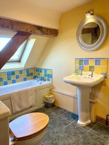 Spacious converted barn perfect for families! - Image 2