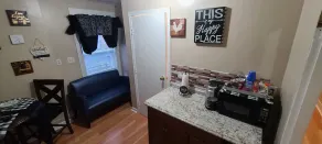 Spacious 3rd floor  2bedroom apartment - Image 5