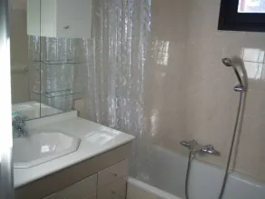 Meget lys lejlighed med 5 værelser, 9. etage, ideelt placeret - Image 2