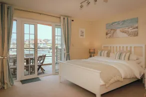 Silver Strand - stunning marina views, stylish design, parking & 3 bathrooms! - Image 5