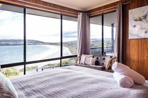 Stones Throw - Freycinet Holiday Houses - Image 3
