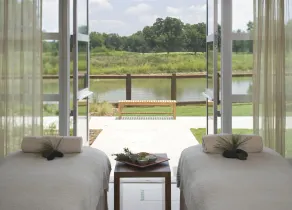 2 Connecting Suites at a 4⭐️ Hotel - Image 3