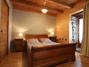 Charming Thatched Roof Cottage with Fireplace, Terrace, and Nature Activities Nearby - Image 3