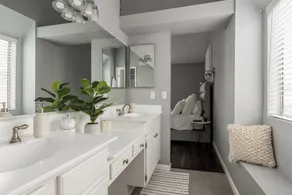 GOODE.HOMES | Luxury Modern Home w/ Jacuzzi - Image 5