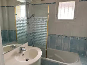 2-Zimmer-Wohnung mit Meerblick, Loggia, Parkplatz und voller Ausstattung - Image 2
