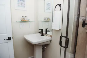 3-bedroom chalet just 13 minutes drive to Bethel Woods - Image 3